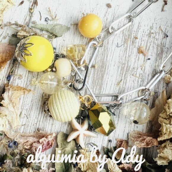 Retro charms statement necklace - Picture 3 of 3